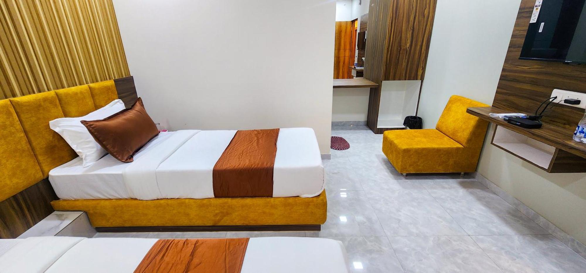 Hotel Nova Blue Ahmedabad Ngoại thất bức ảnh