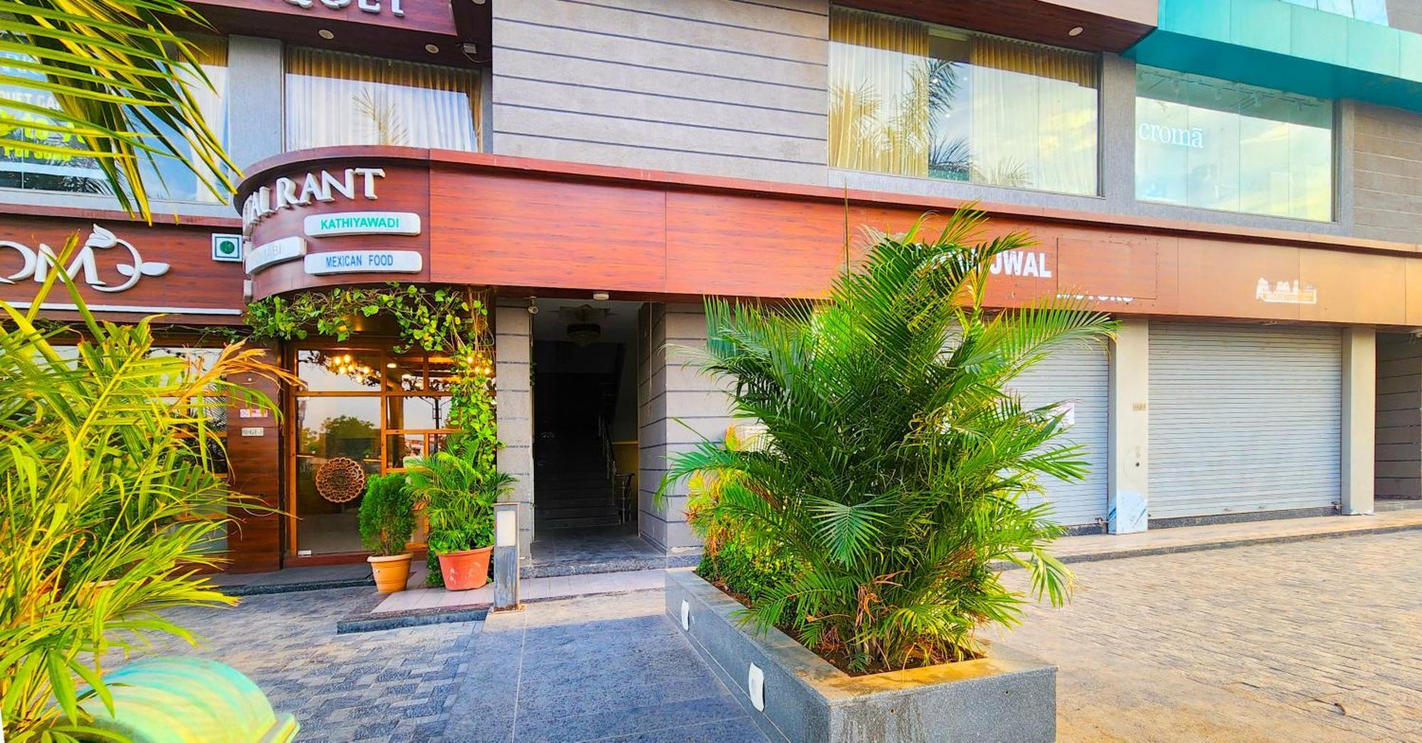Hotel Nova Blue Ahmedabad Ngoại thất bức ảnh