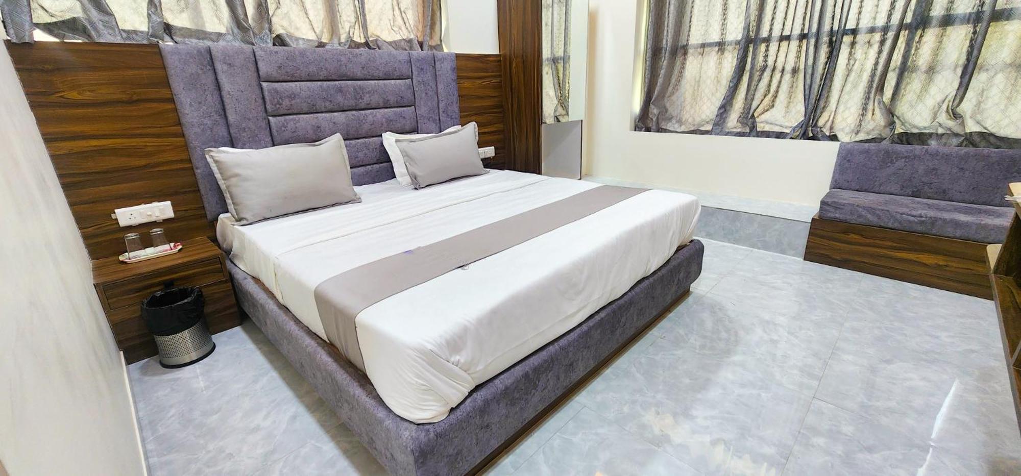 Hotel Nova Blue Ahmedabad Ngoại thất bức ảnh