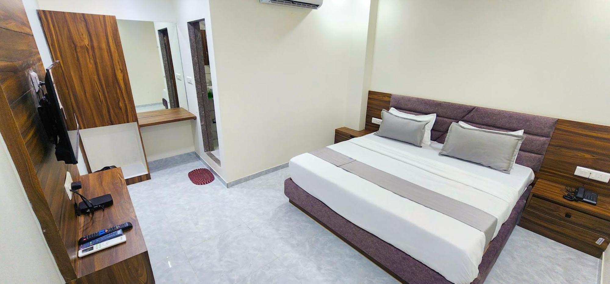Hotel Nova Blue Ahmedabad Ngoại thất bức ảnh