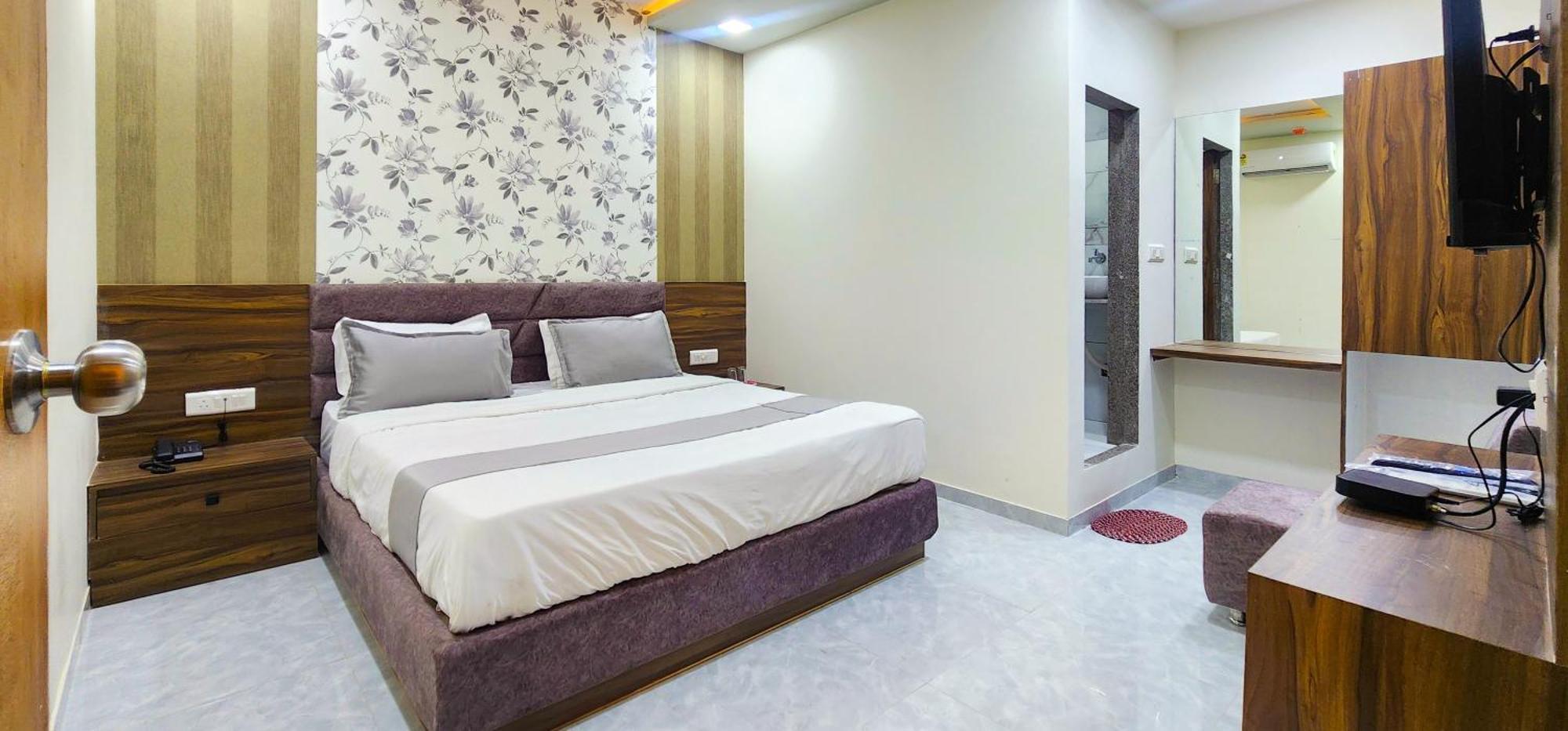 Hotel Nova Blue Ahmedabad Ngoại thất bức ảnh