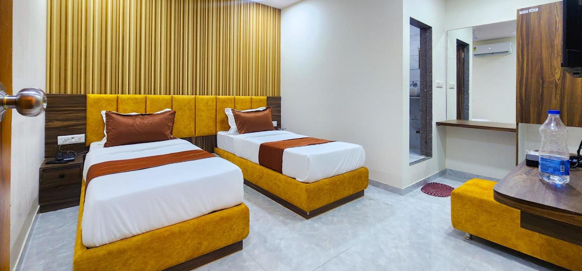 Hotel Nova Blue Ahmedabad Ngoại thất bức ảnh