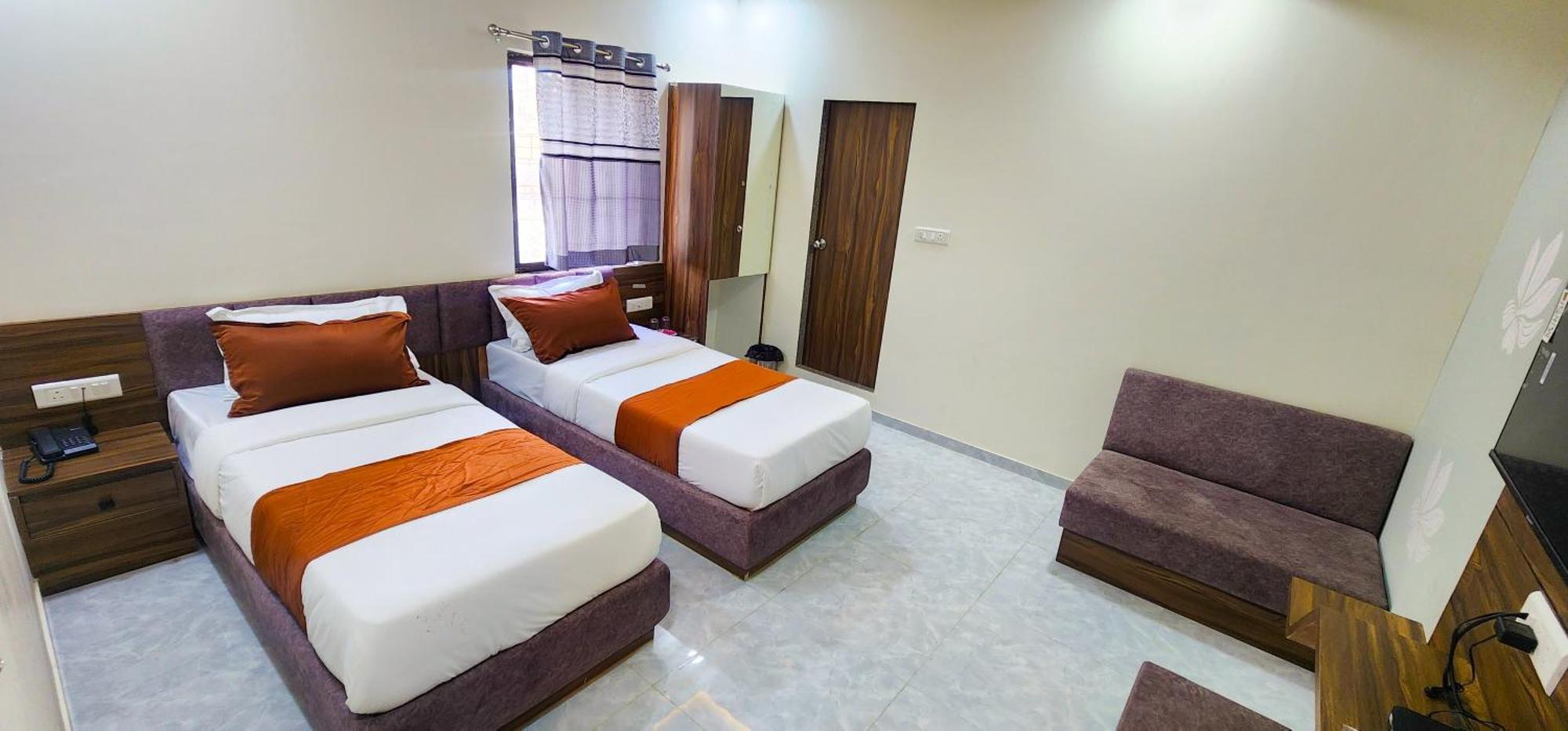 Hotel Nova Blue Ahmedabad Ngoại thất bức ảnh