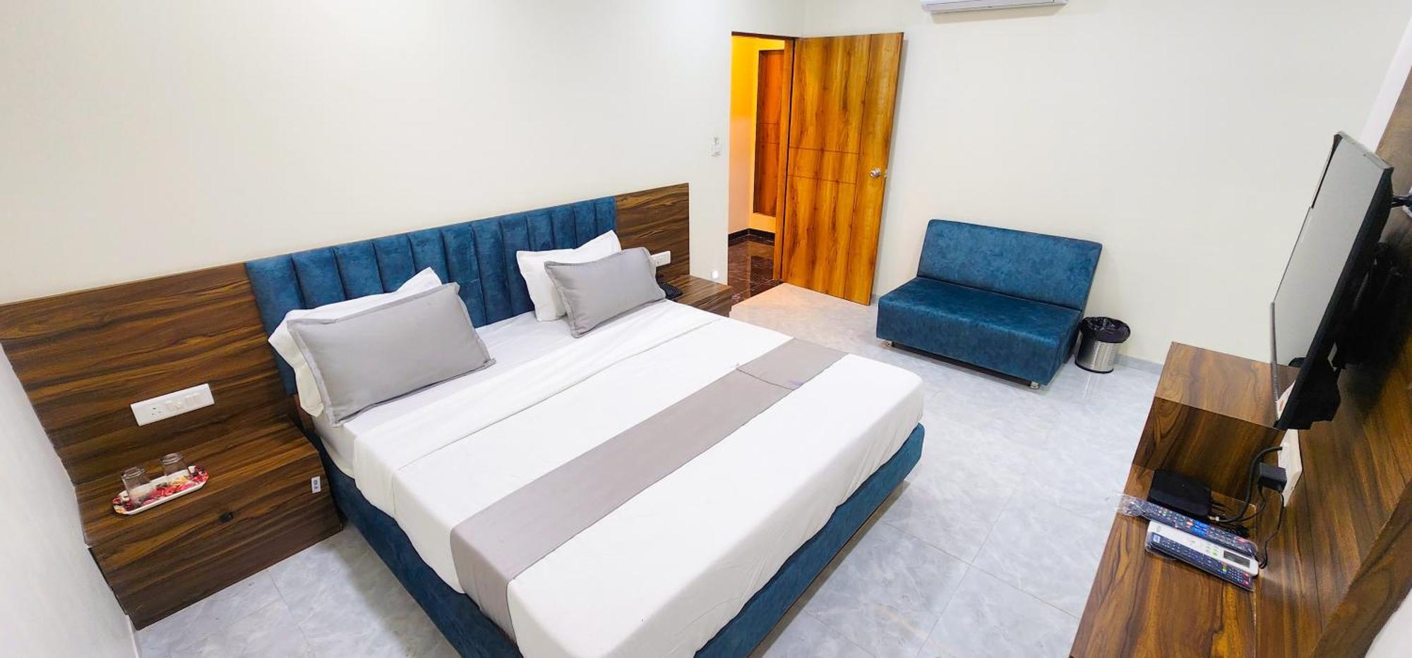 Hotel Nova Blue Ahmedabad Ngoại thất bức ảnh