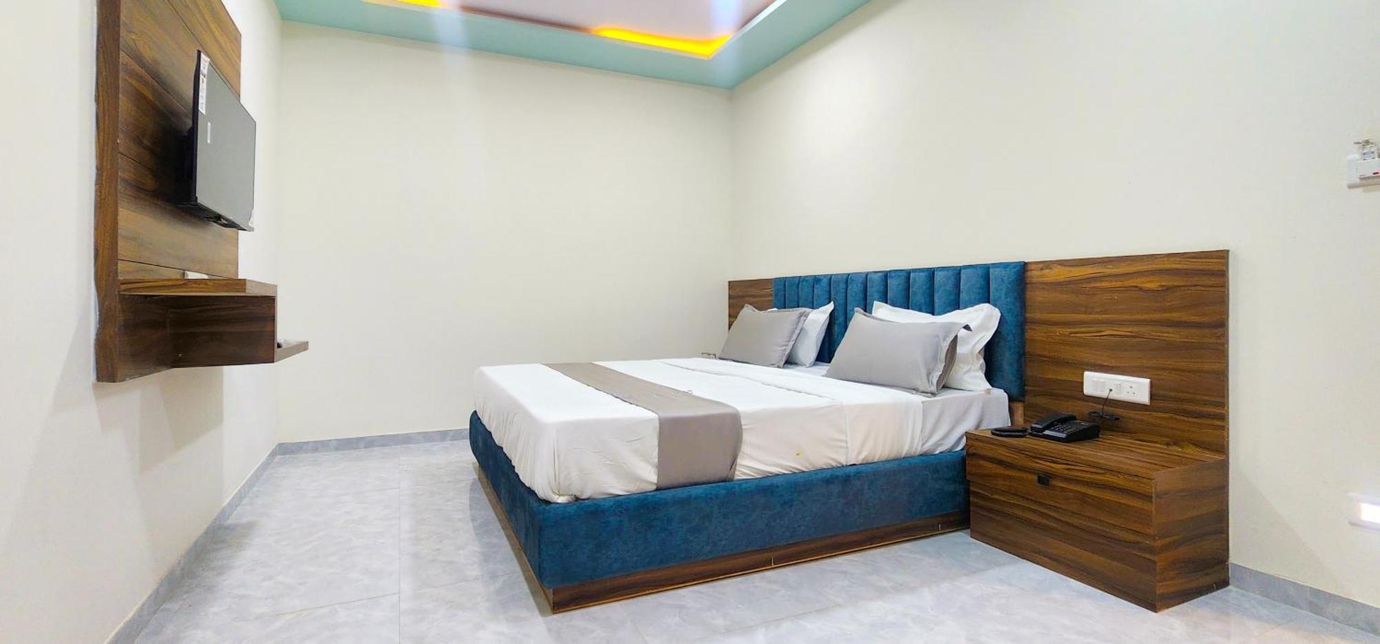 Hotel Nova Blue Ahmedabad Ngoại thất bức ảnh