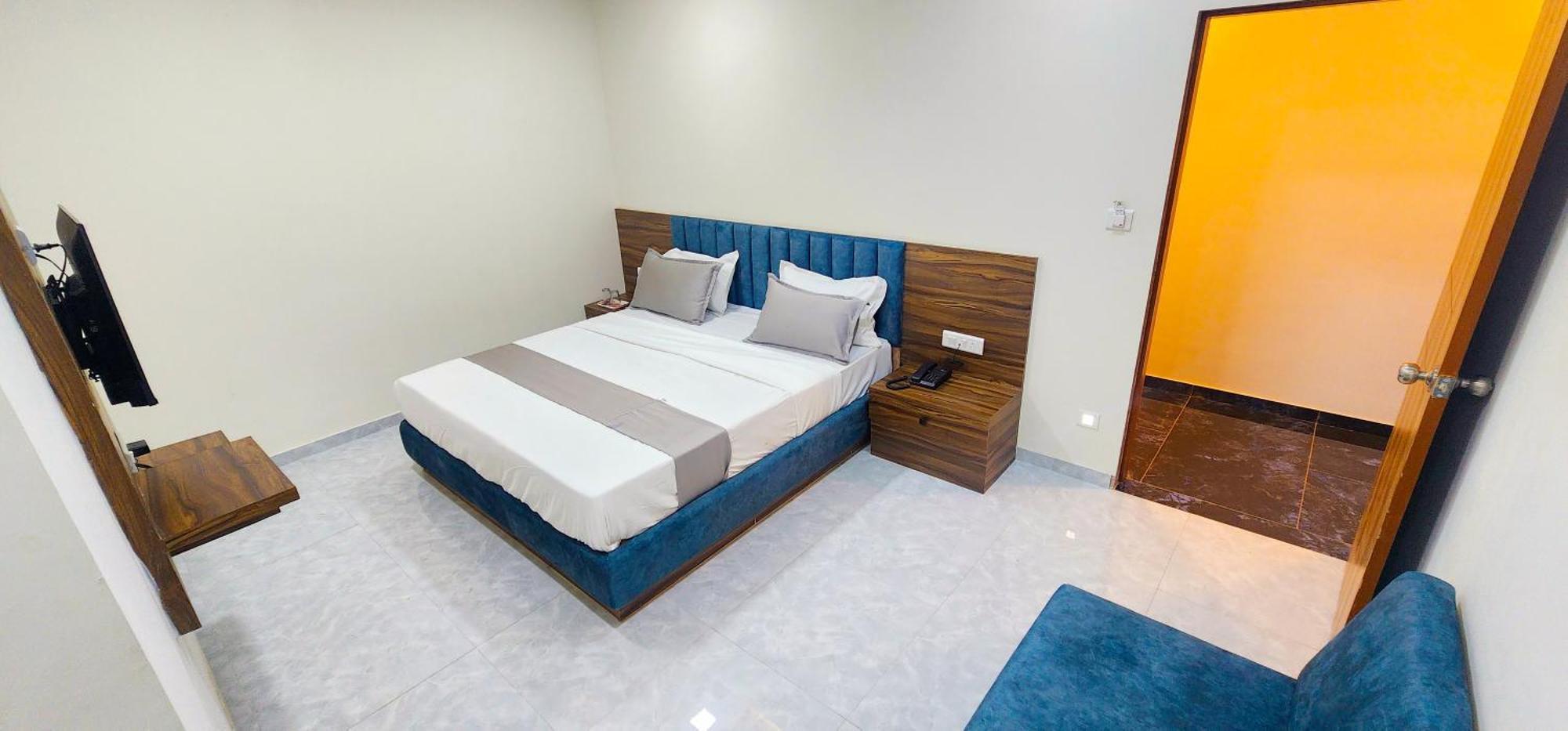 Hotel Nova Blue Ahmedabad Ngoại thất bức ảnh