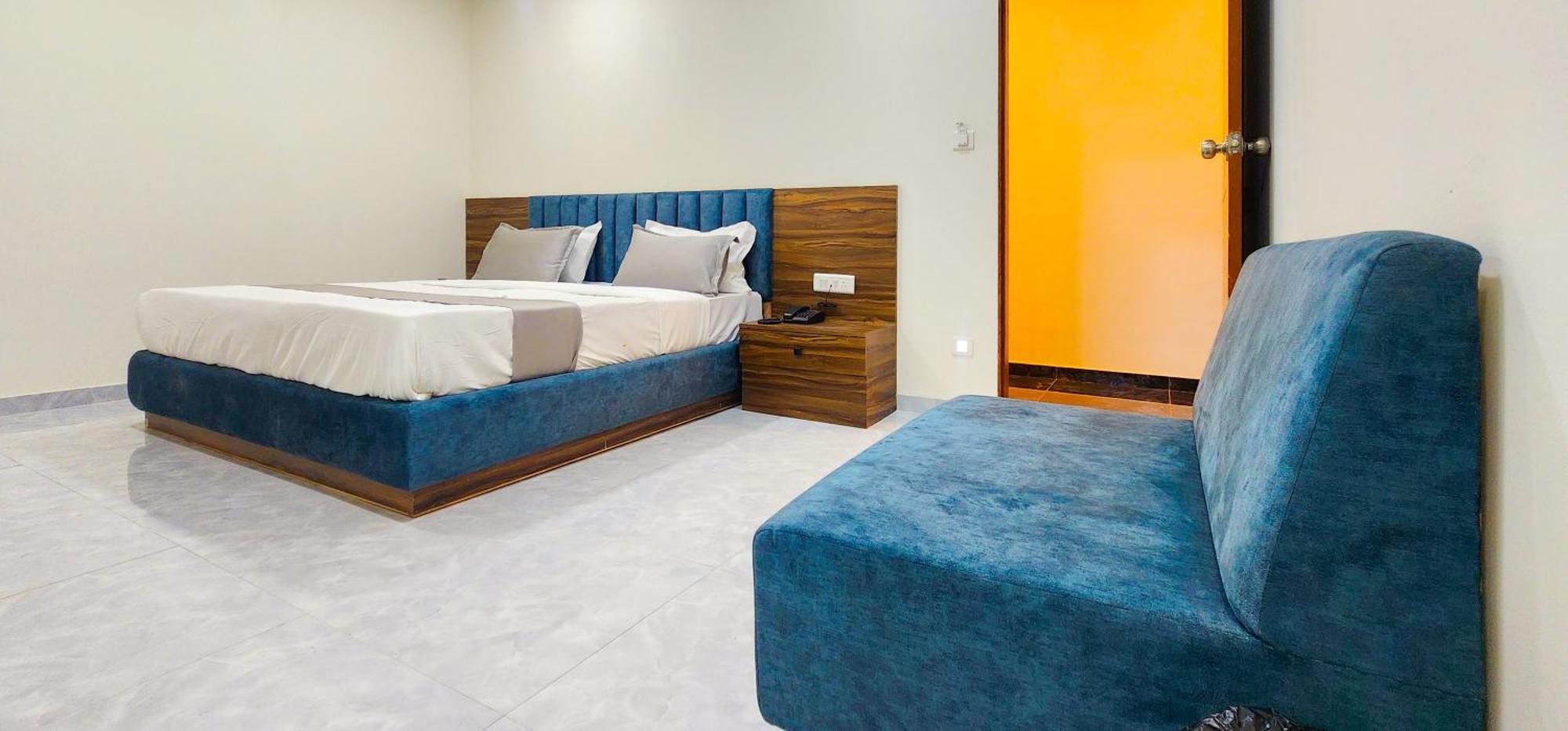 Hotel Nova Blue Ahmedabad Ngoại thất bức ảnh