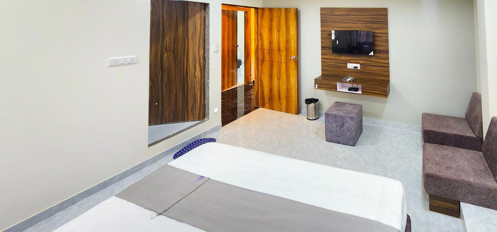 Hotel Nova Blue Ahmedabad Ngoại thất bức ảnh