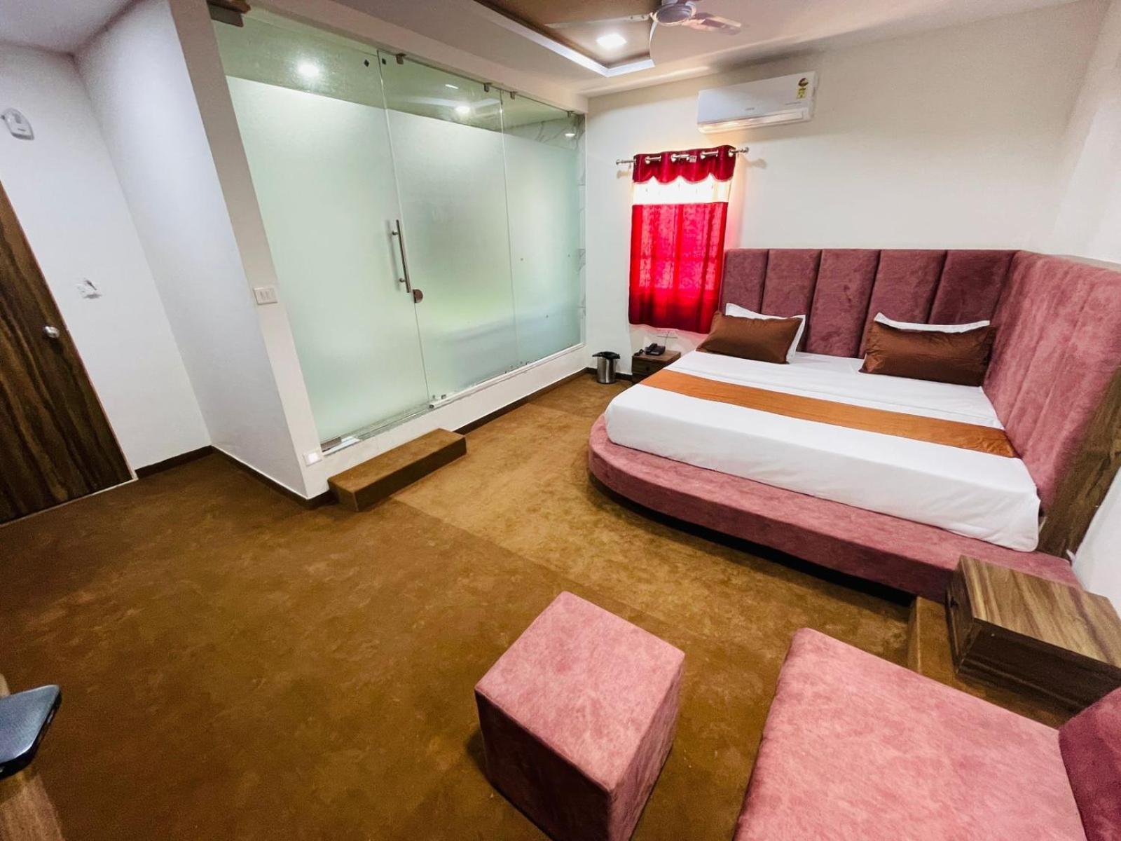 Hotel Nova Blue Ahmedabad Ngoại thất bức ảnh