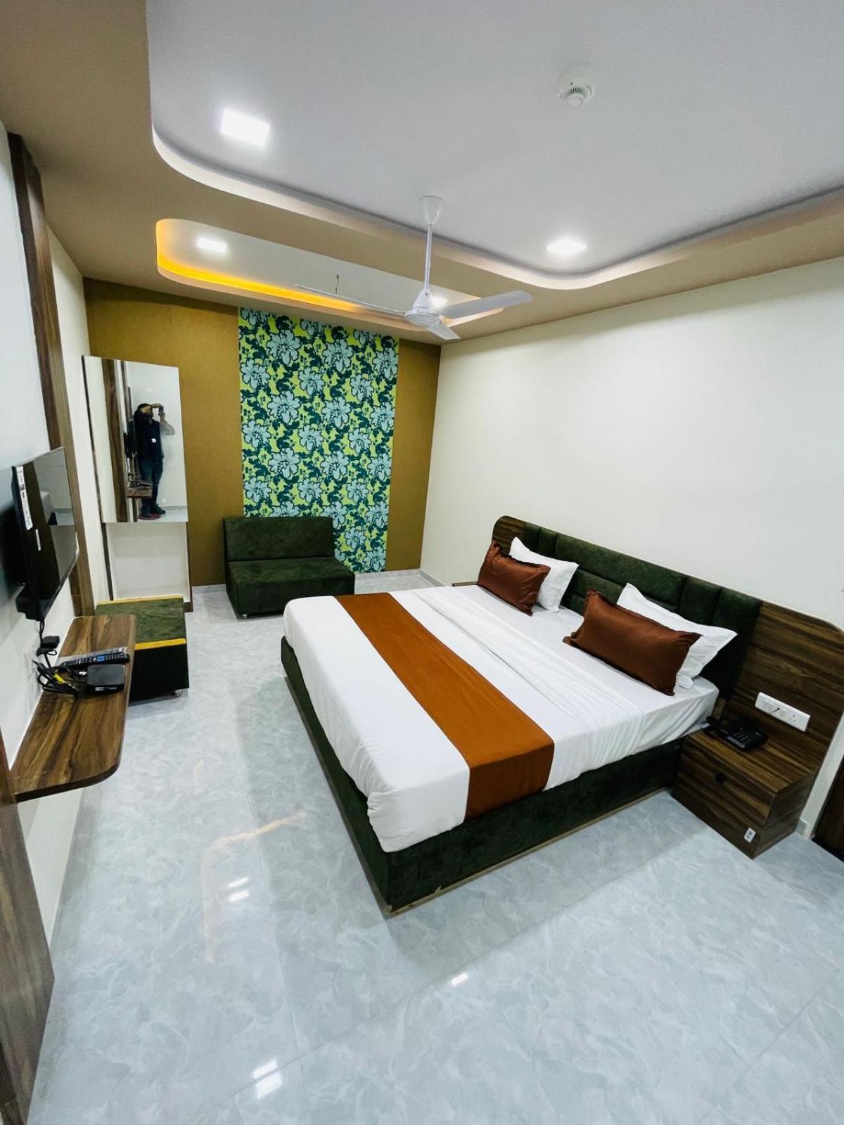 Hotel Nova Blue Ahmedabad Ngoại thất bức ảnh
