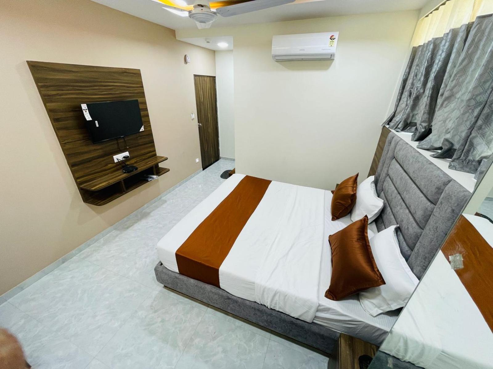 Hotel Nova Blue Ahmedabad Ngoại thất bức ảnh