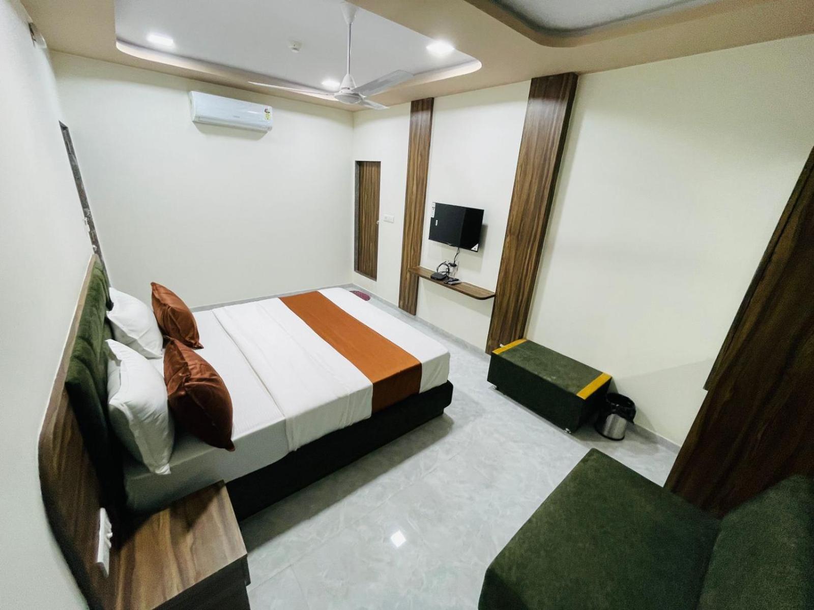 Hotel Nova Blue Ahmedabad Ngoại thất bức ảnh