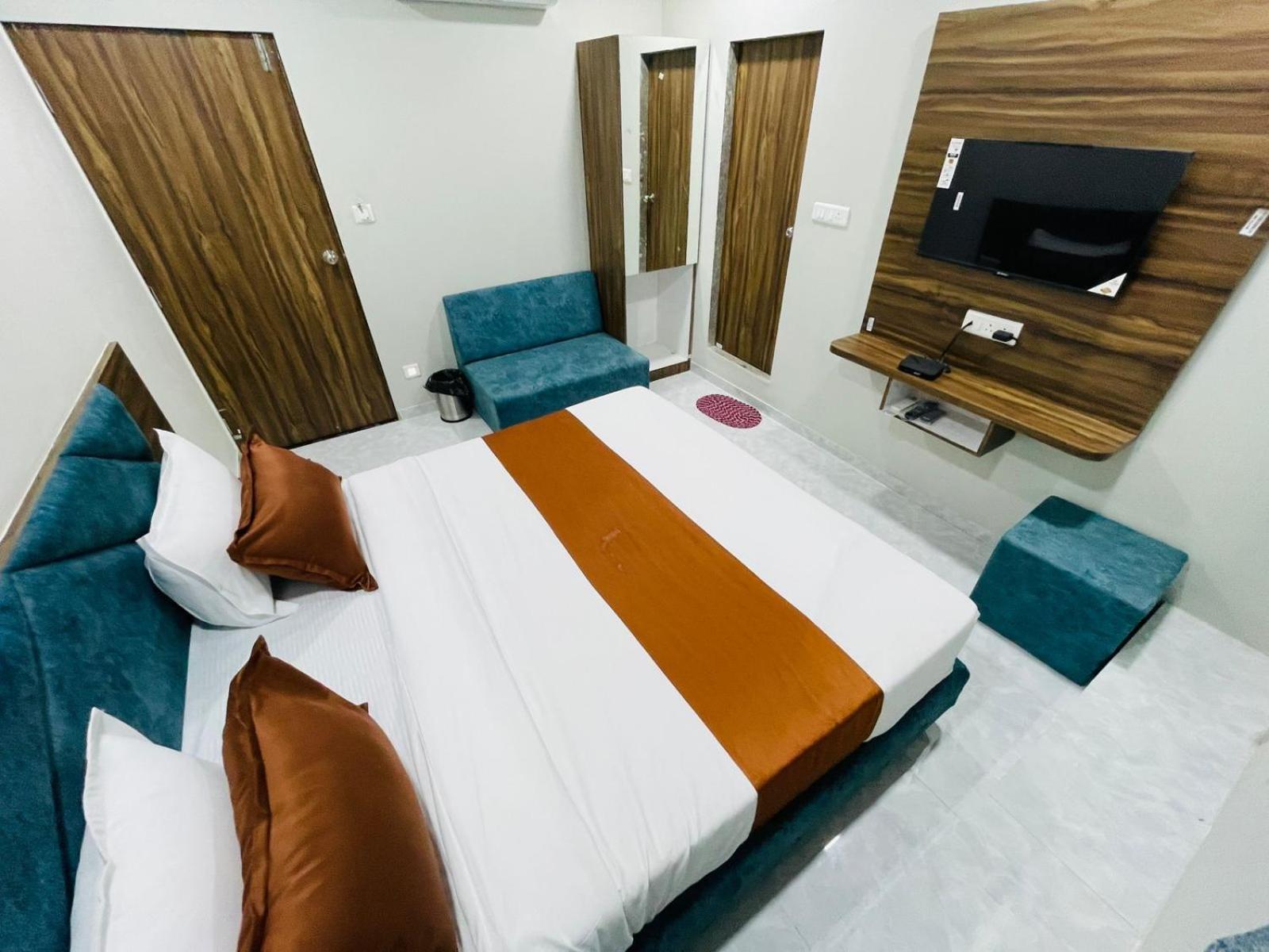 Hotel Nova Blue Ahmedabad Ngoại thất bức ảnh