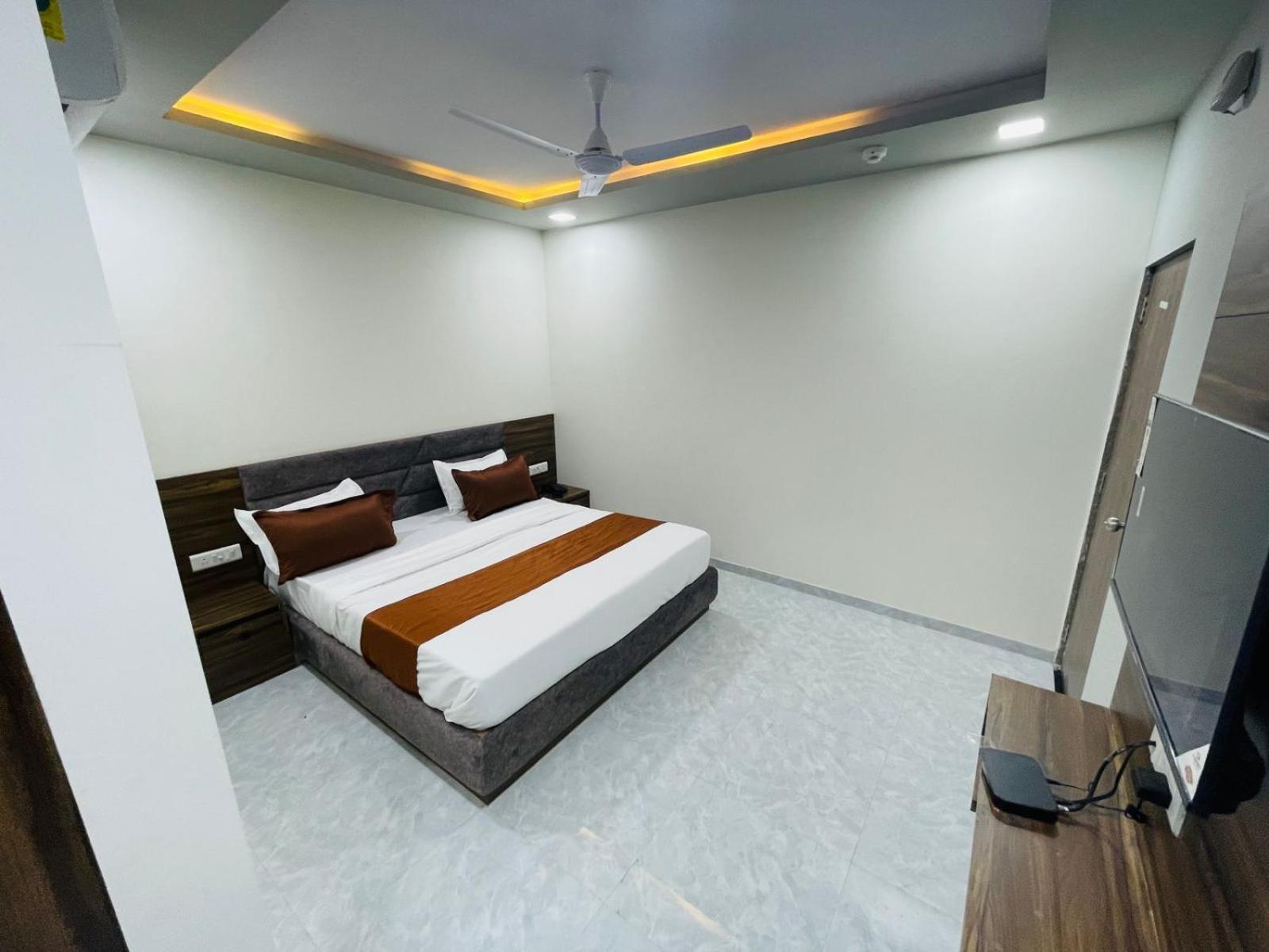 Hotel Nova Blue Ahmedabad Ngoại thất bức ảnh
