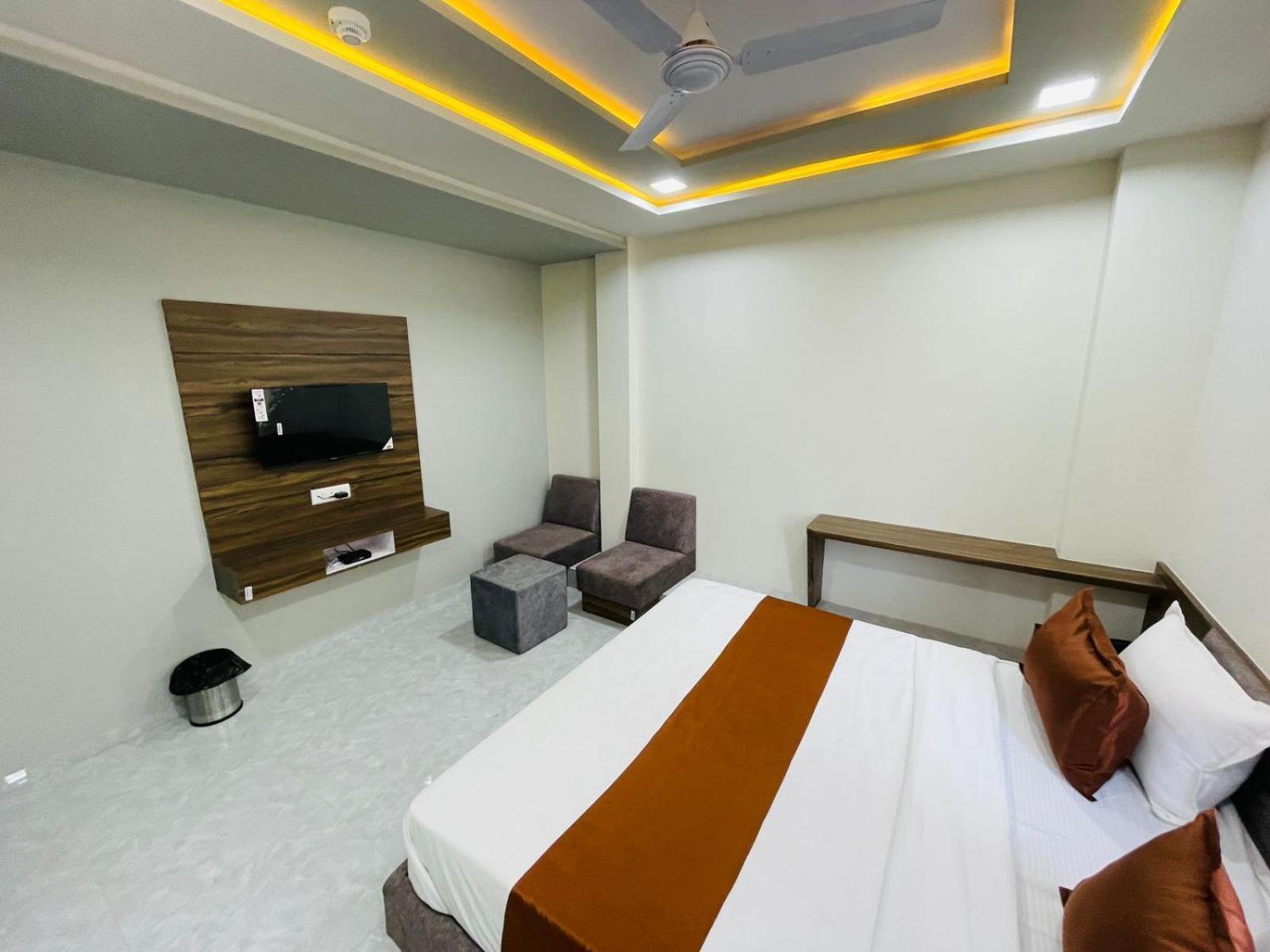 Hotel Nova Blue Ahmedabad Ngoại thất bức ảnh